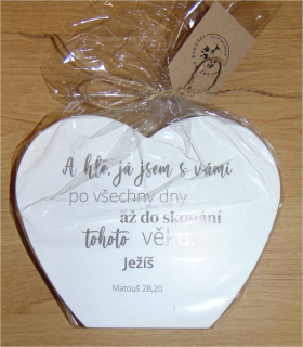 Dekorativní srdce s dřeva na postaveni  s biblickým veršem.
